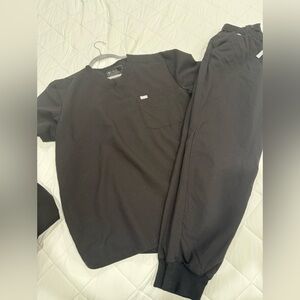 MEN’S FIGS TOPS AND JOGGER BOTTOM